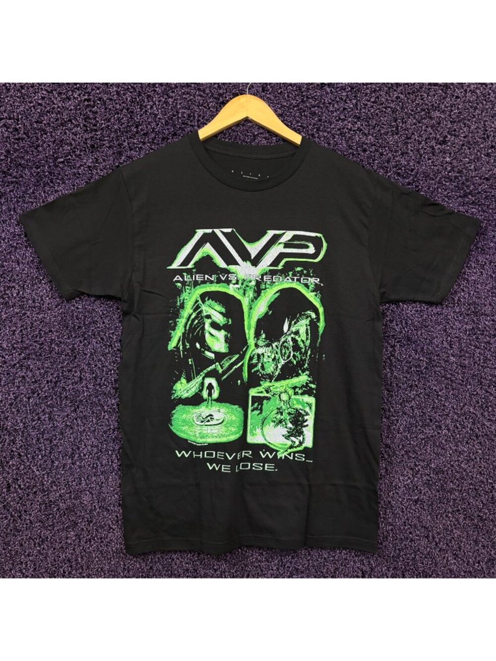 Alien vs Predator Whoever Wins...We Lose T-Shirt Size Medium